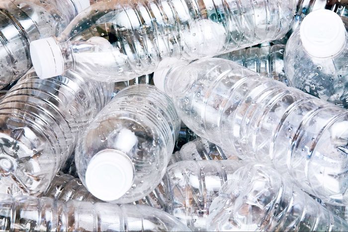 05_ways_unclog_toilet_without_plunger_plastic_bottle_Bruce-Lonngren