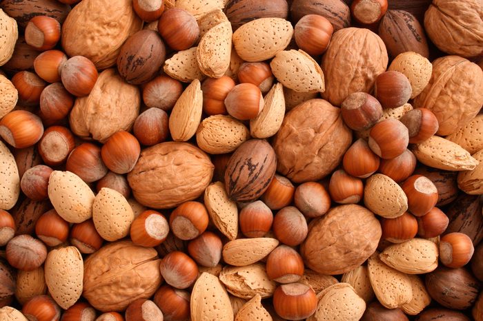 04_nuts_foods_to_never_put_in_blender_