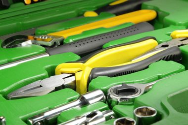 05_tools_Things_to_keep_in_your_car_