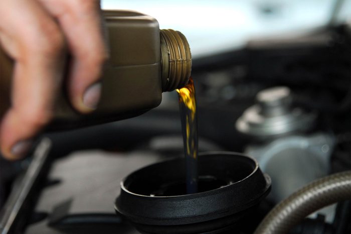 06_oil_Routine_car_maintenace_