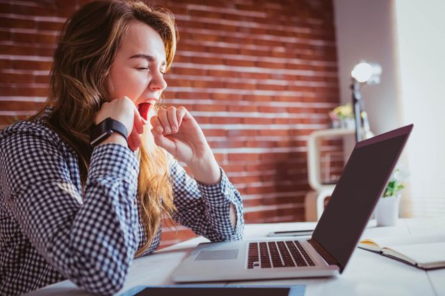 01-boring-Boring-Habits-of-boring-people_387182980-wavebreakmedia