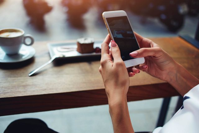 10-phone-Boring-Habits-of-boring-people_379989589--GaudiLab