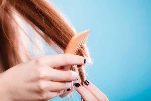 03-7 Super-Damaging Hair Combing Mistakes You Don't Even Know You're Making_644318665