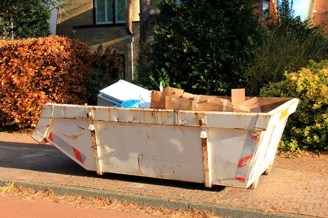17-dumpster-Things An Identity Thief Won't Tell You_