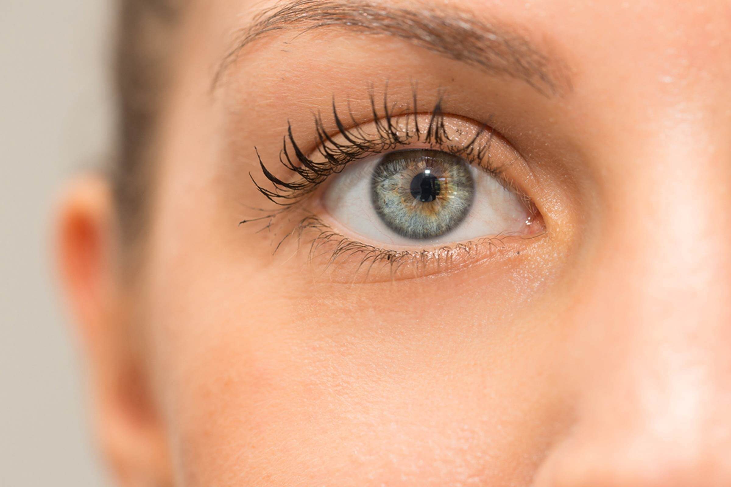 This-Is-What-Your-Eye-Color-Says-About-Your-Attractiveness_686017300_sruilk