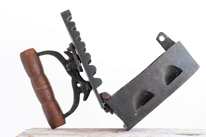 Can-You-Guess-What-These-Antique-Objects-Were-Used-For
