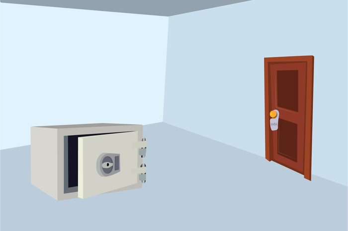 Craziest-Things-People-Have-Seen-in-Hotel-Rooms