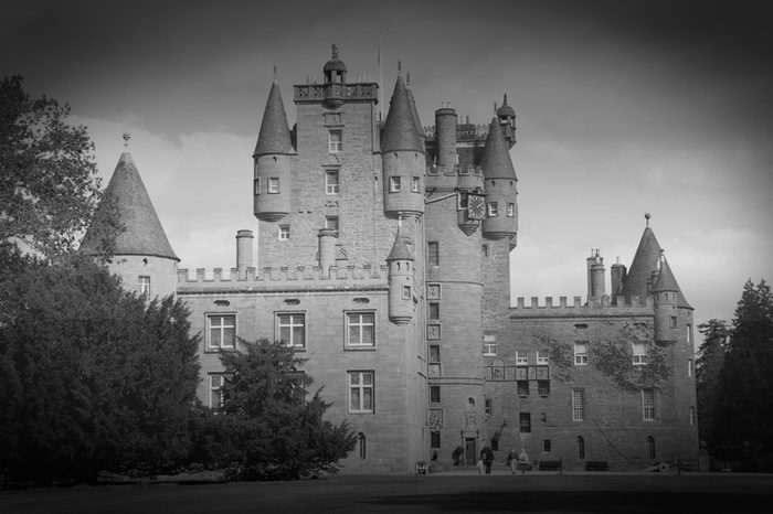 10 True Ghost Stories from the Most Haunted Places in the World