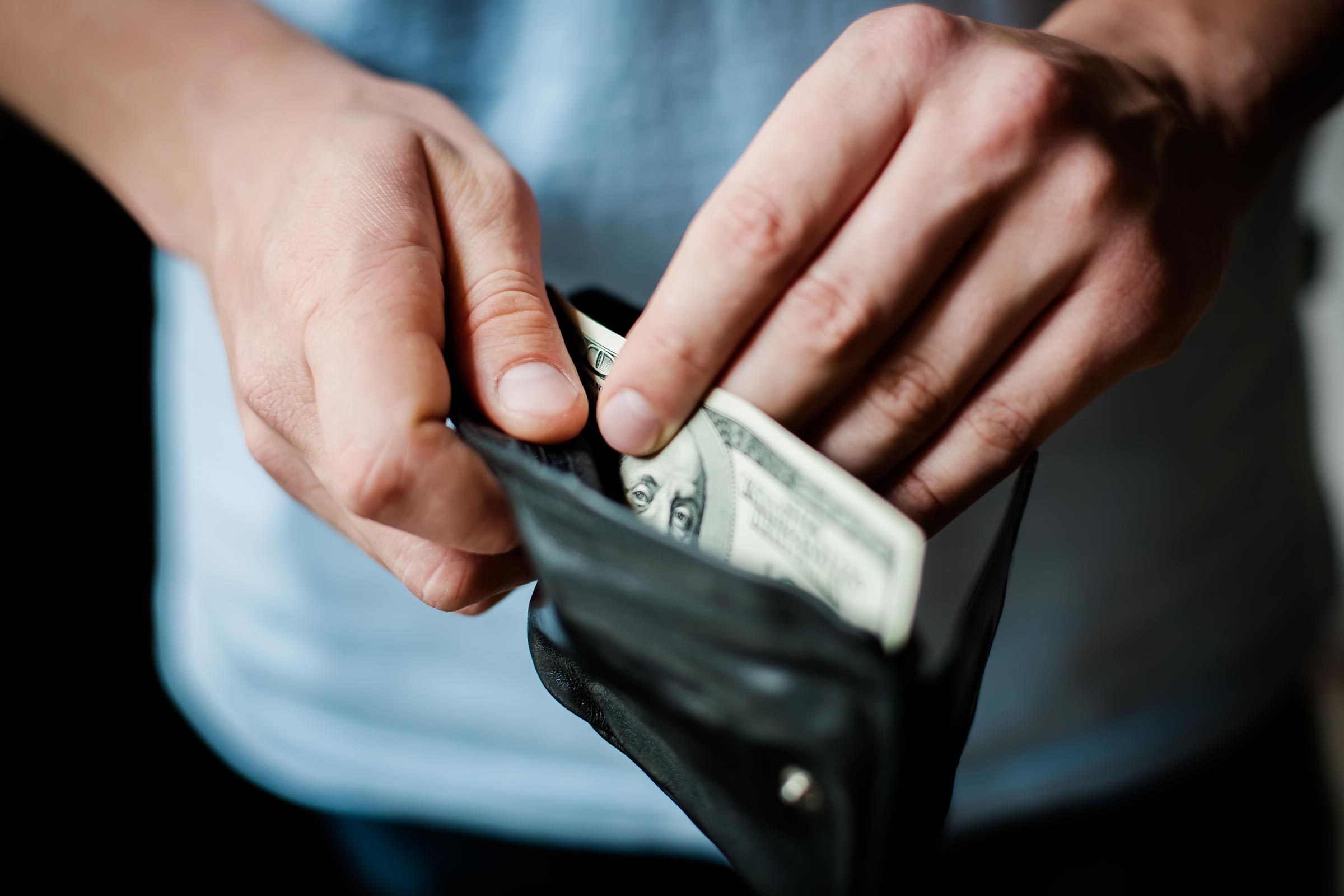 wallet hundred dollar bill