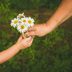 35 Small Acts of Kindness to Brighten Someoneâ€™s Day Instantly