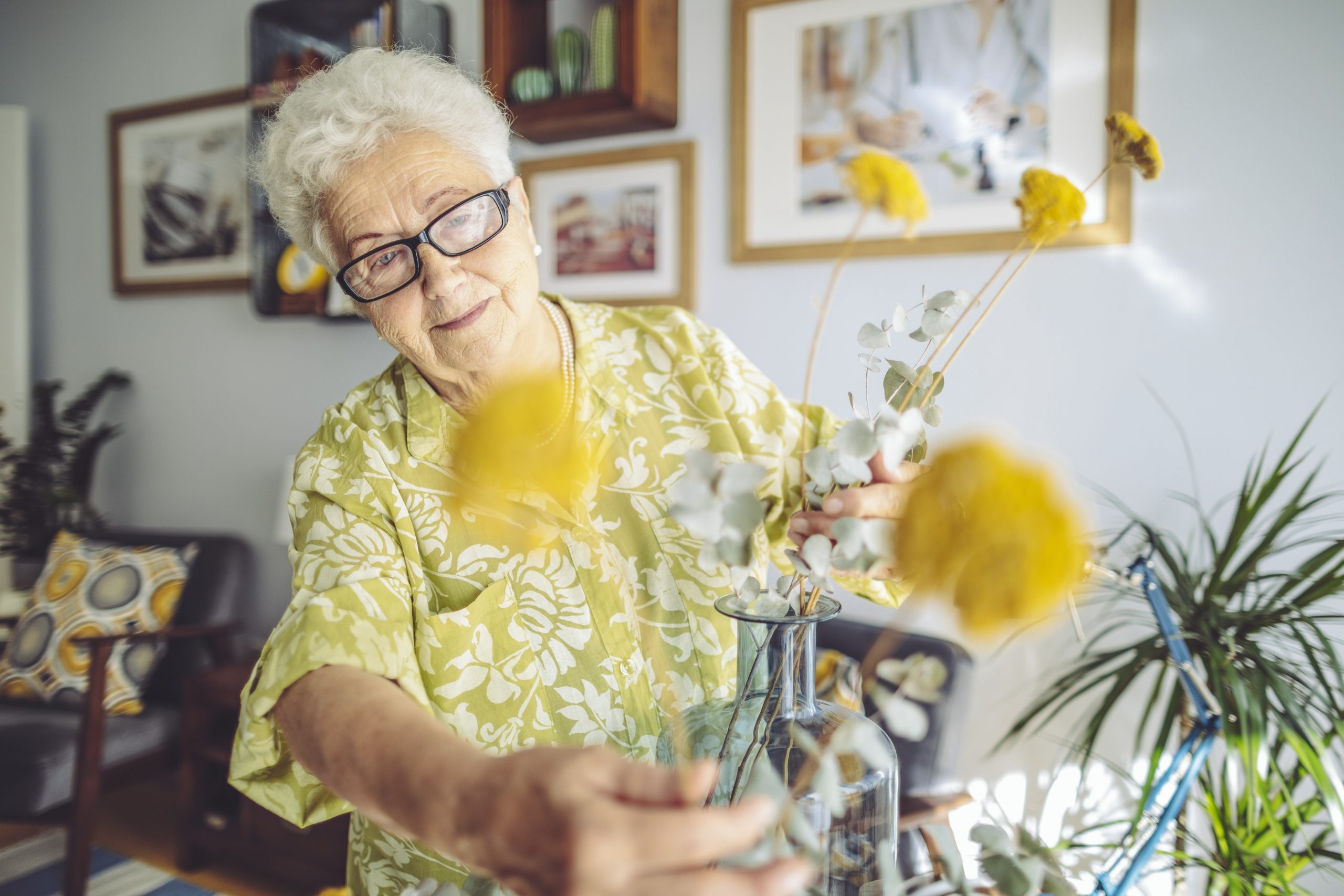 woman at home feng shui