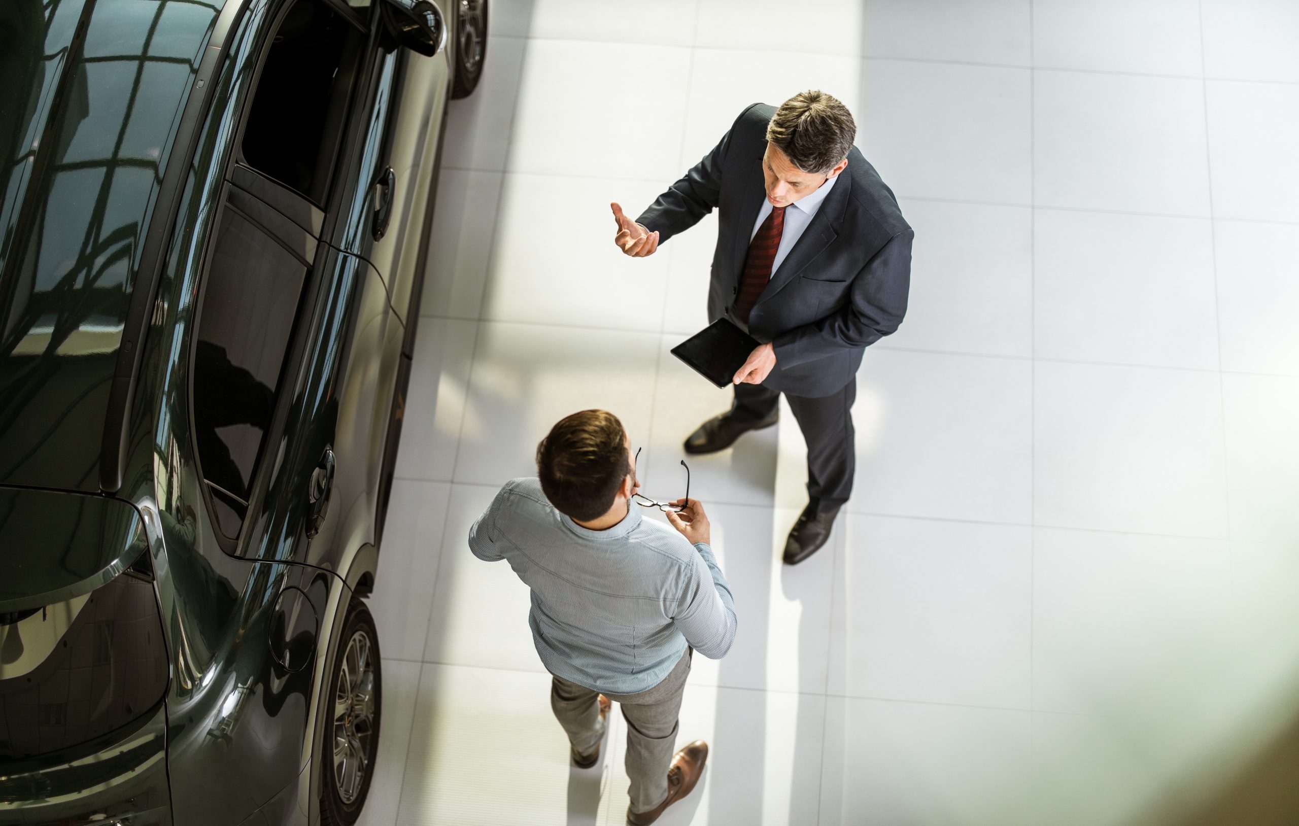 How to Spot a Good Car Salesperson—Or a Bad One