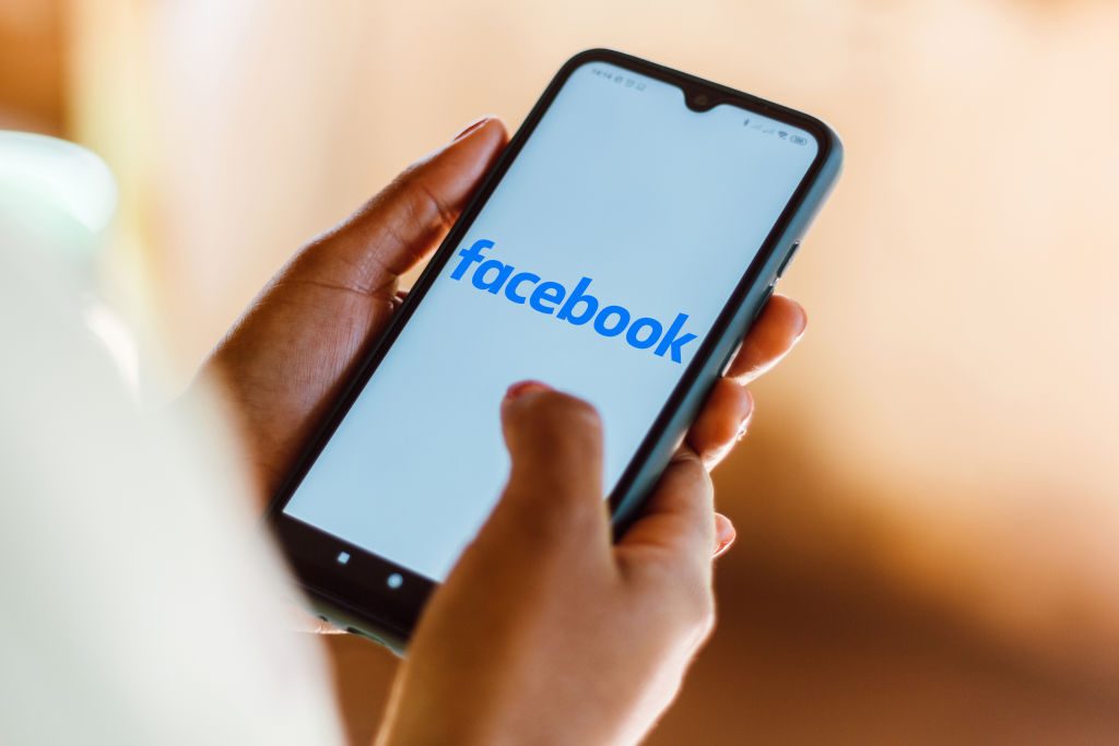 18 Facebook Scams and How Cybersecurity Experts Spot Them