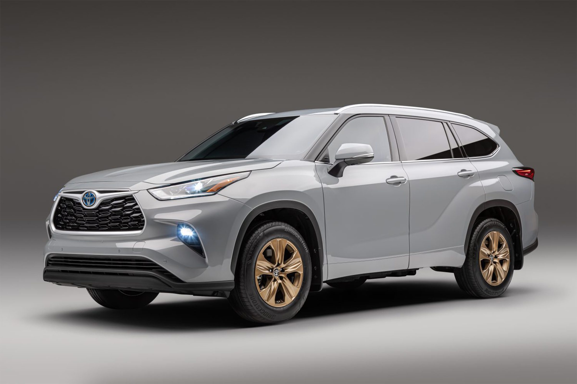 2022 Toyota Highlander Hybrid Bronze Edition