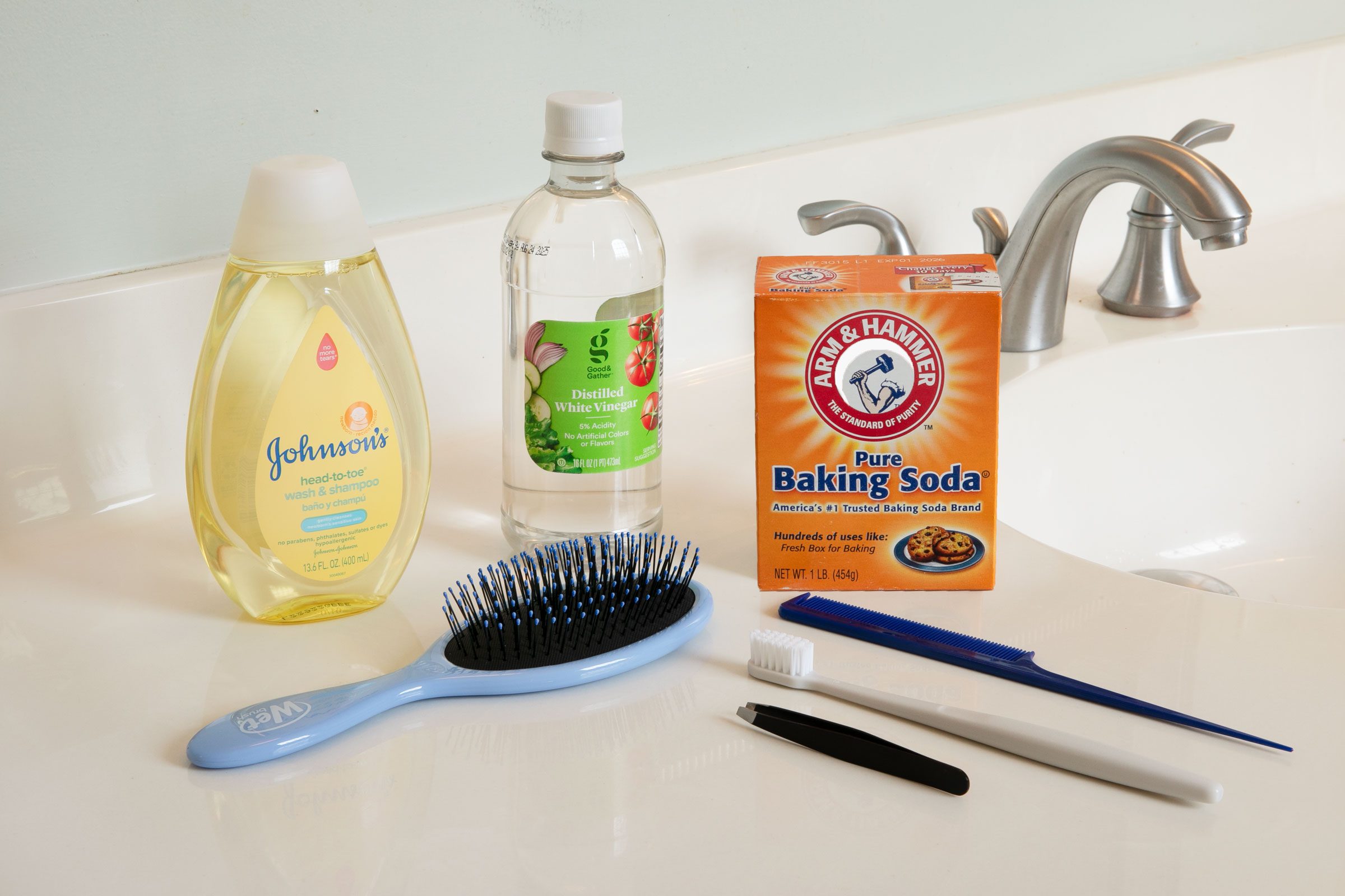 How to Clean a Hairbrush in 6 Simple Steps