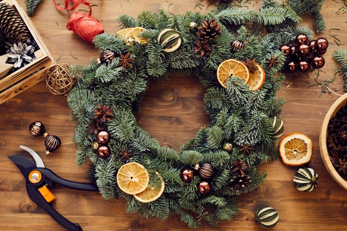 making a christmas wreath