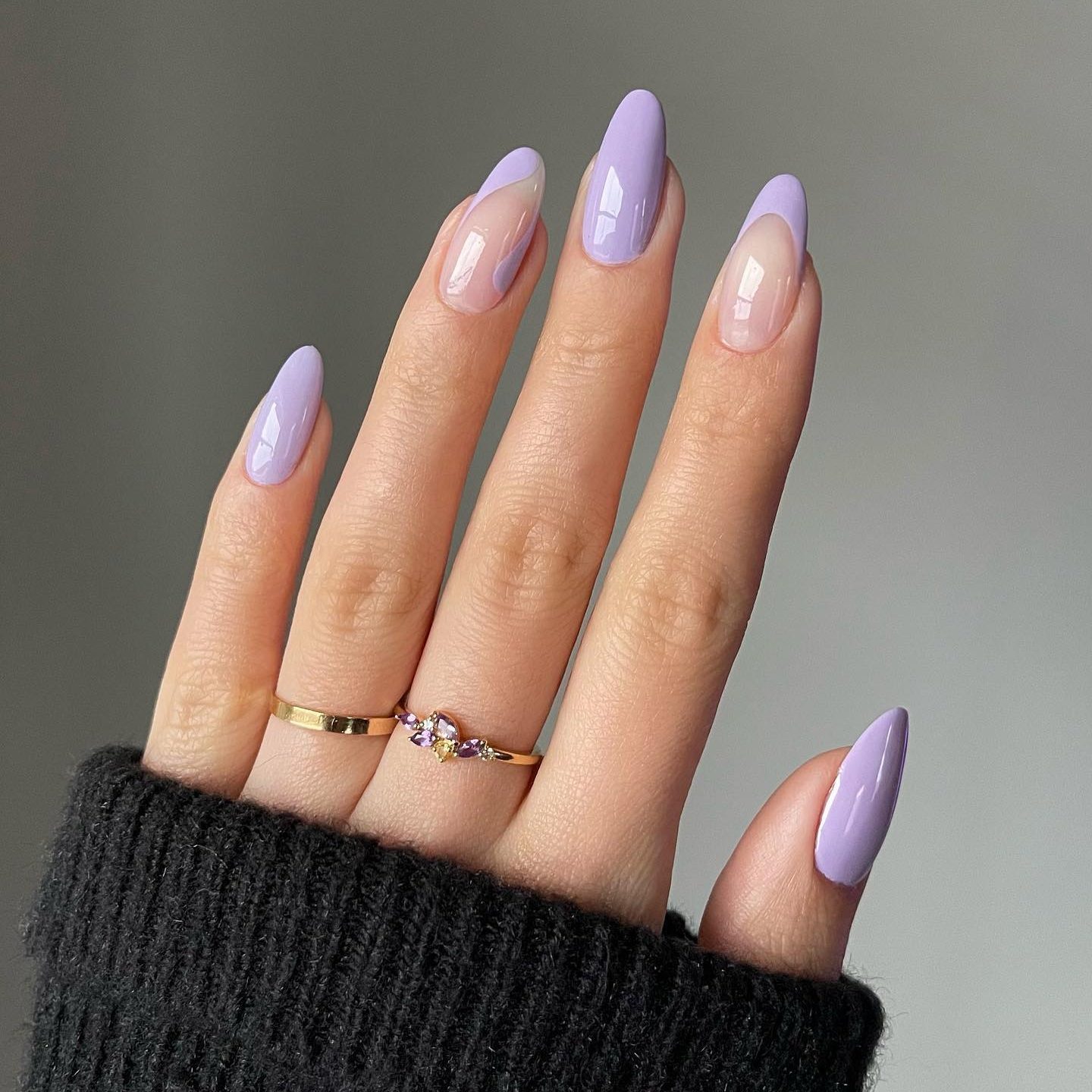 Alternating Nail Colors Via Heluviee Instagram