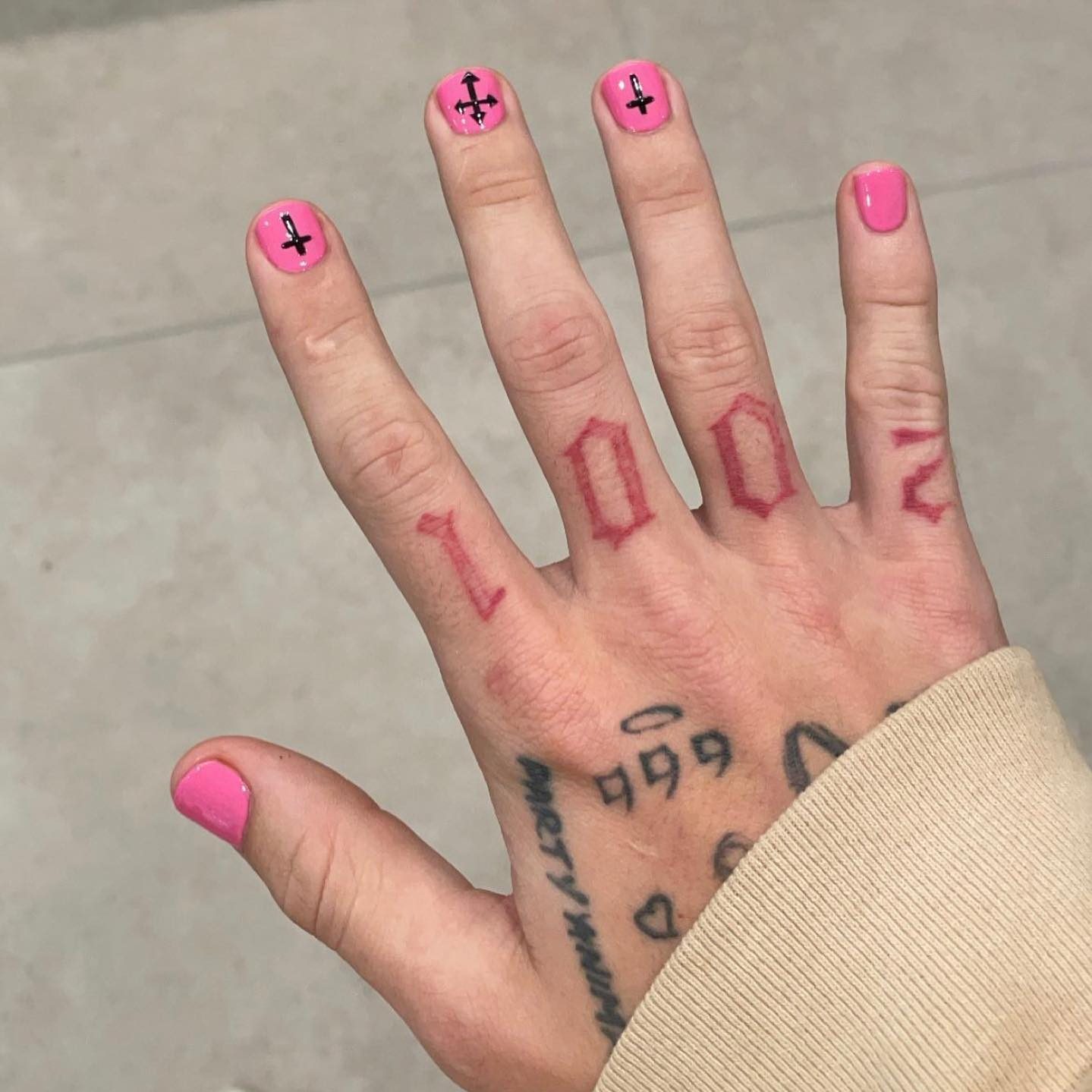 Motif Nails