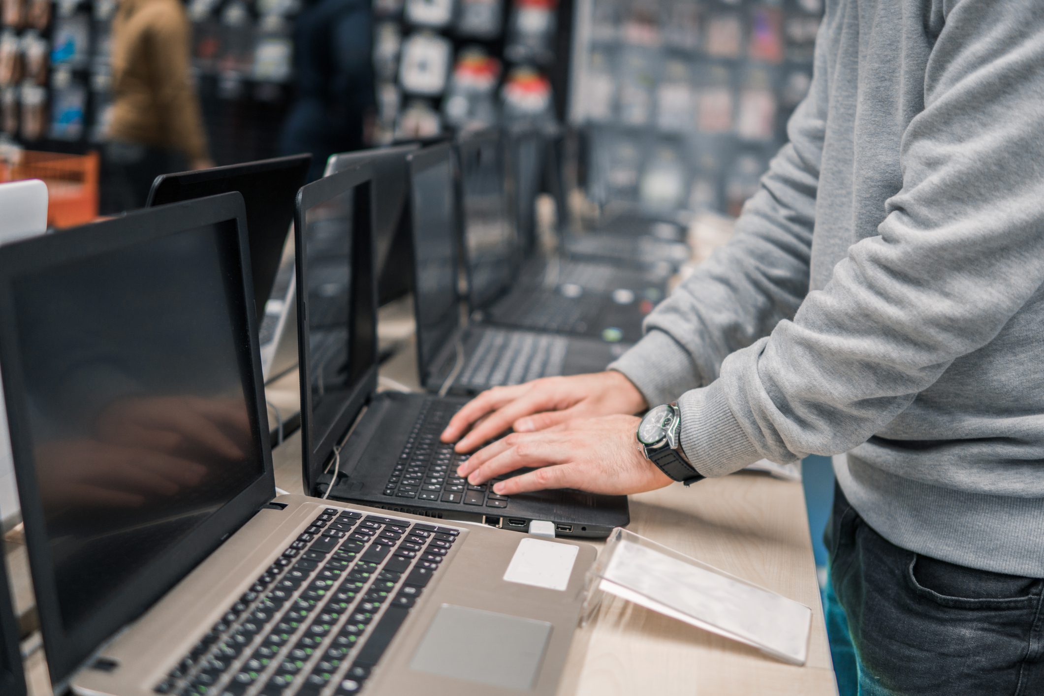 When Is the Best Time to Buy a Laptop?