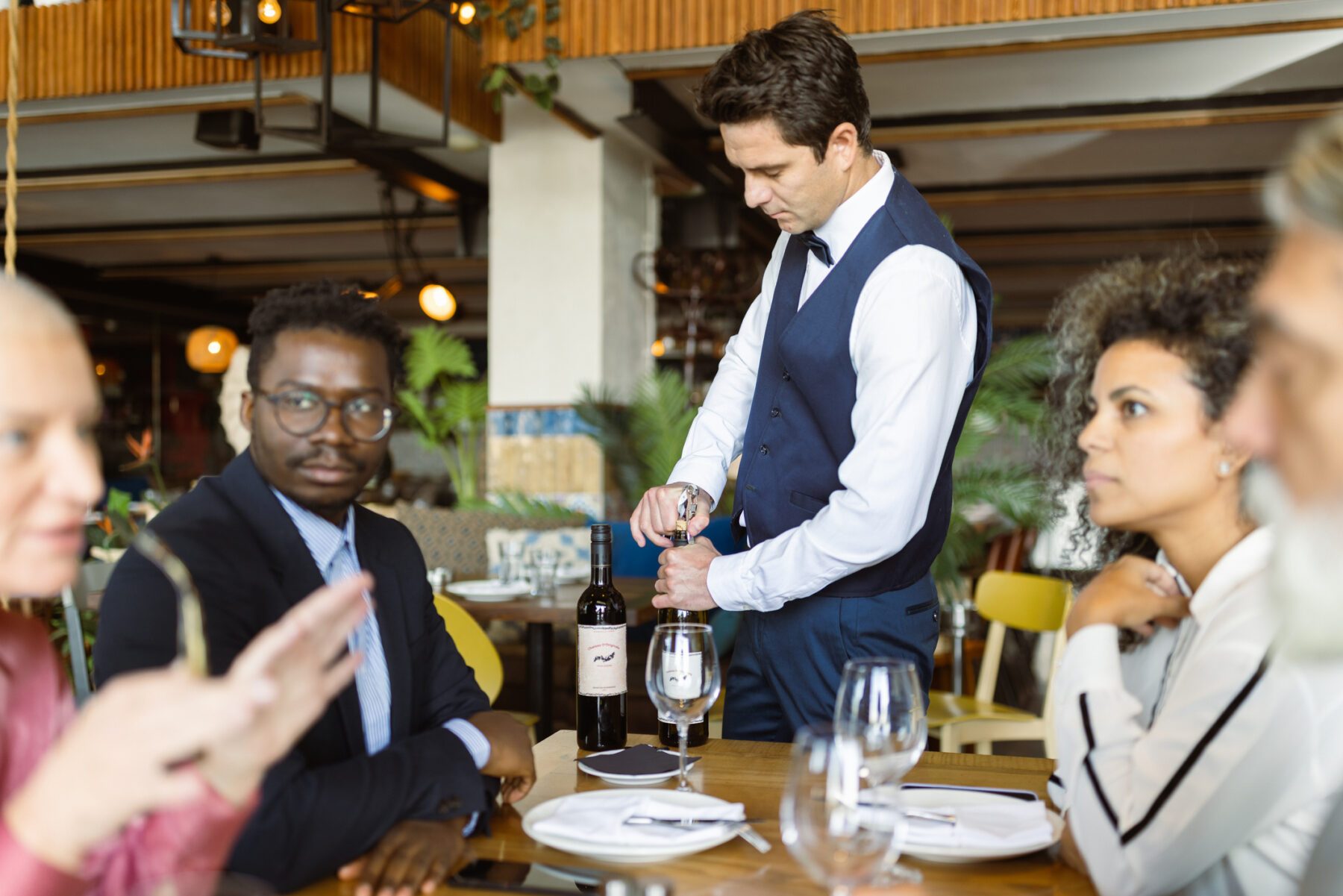 This Is What Your Waiter First Notices About You