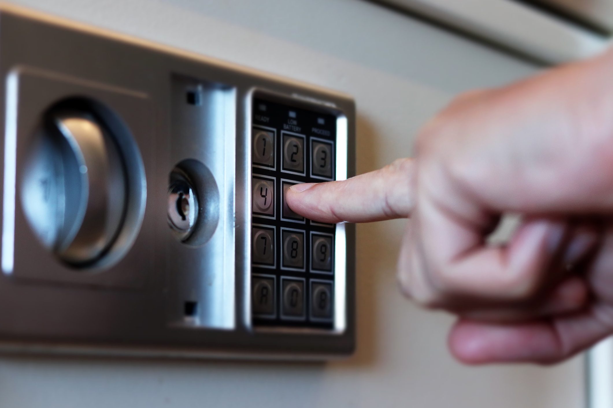 This Is Why You Should Put a Shoe In Your Hotel Room Safe