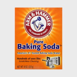 Box features Arm & Hammer logo centrally, advertises pure baking soda with claims like 