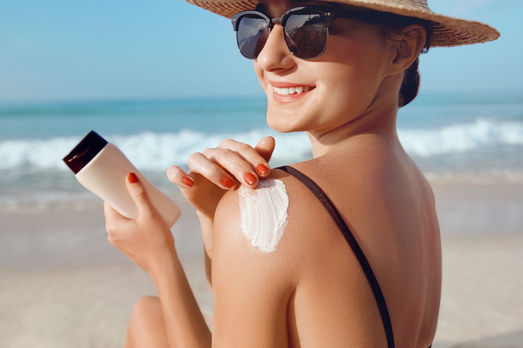 Why Reef-Safe Sunscreen Is the Only Type of Sunscreen You Should Buy