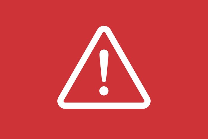 explanation mark in a triangle warning symbol on a red background