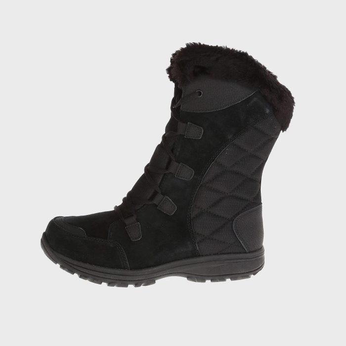 Black winter boot displayed laterally, featuring fur lining and quilted design, against a plain white background.