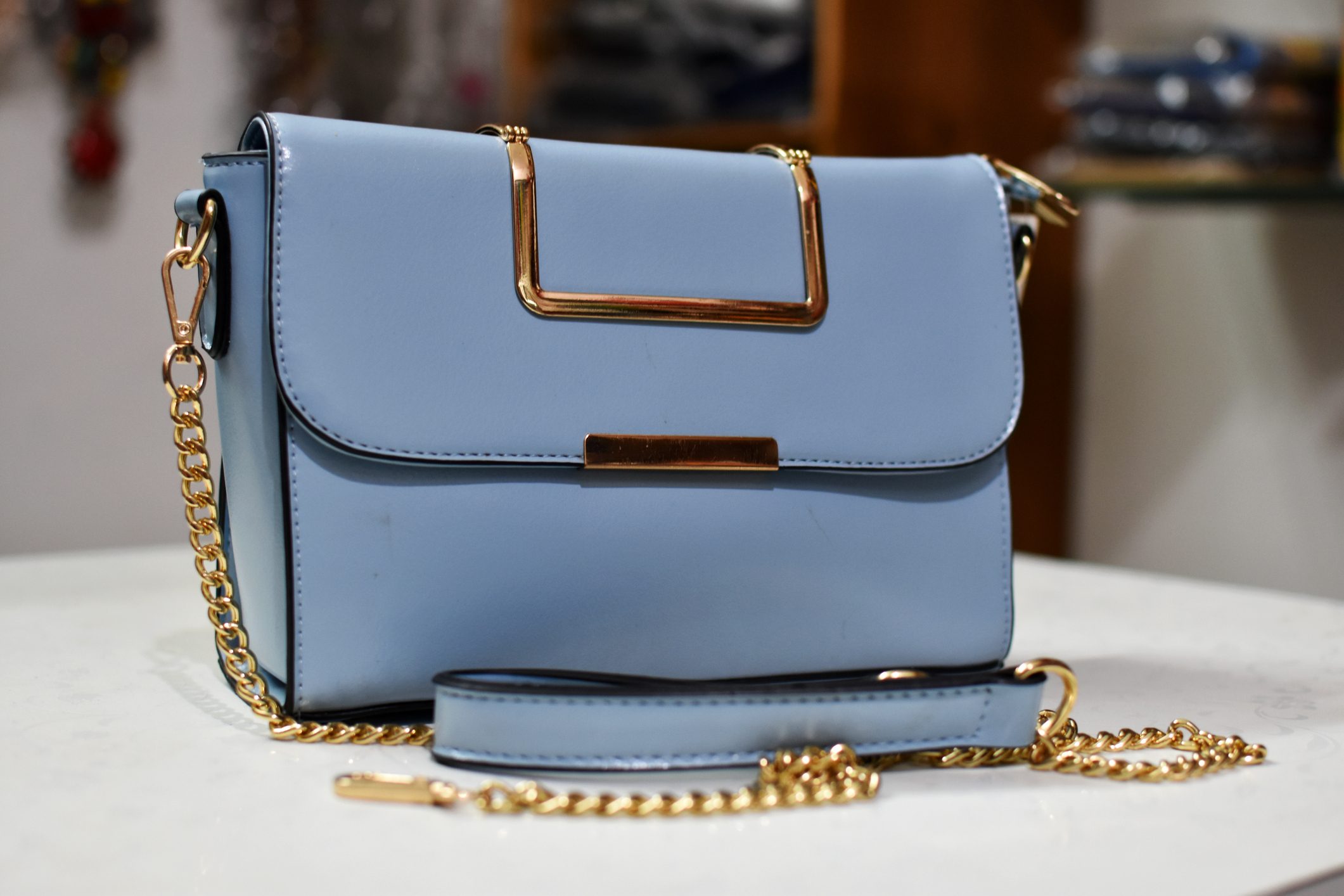 classy hand bag with a sleek finished look