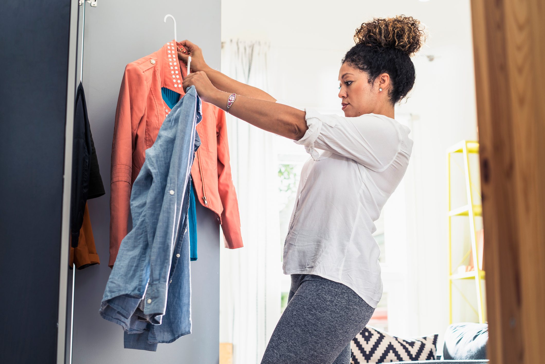 10 Styles That Instantly Date You and What to Wear Instead, According to Professional Stylists