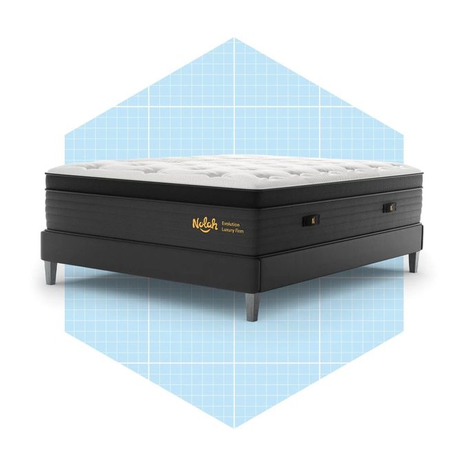 Mattress sits on a base, with a blue grid background. Text reads 