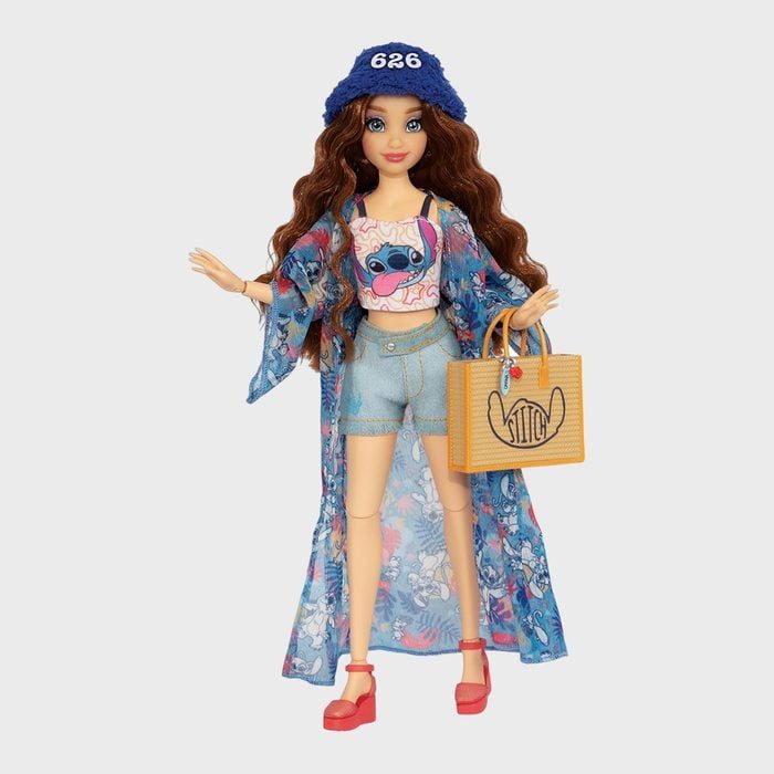 A doll poses wearing denim shorts, a Stitch-themed top, a blue kimono, red sandals, and a blue 