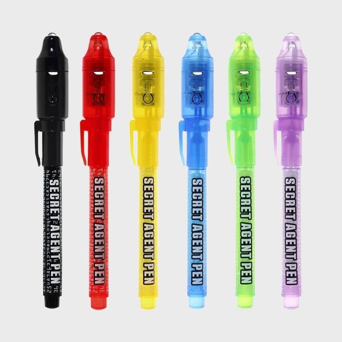 Pens in six colors are aligned vertically, labeled 