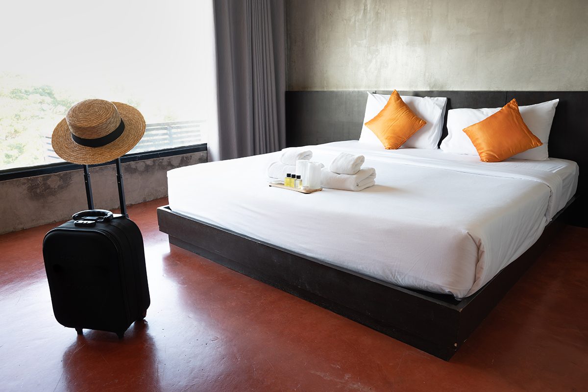 6 Things You Can Take from Your Hotel Room (and 6 You Can’t)