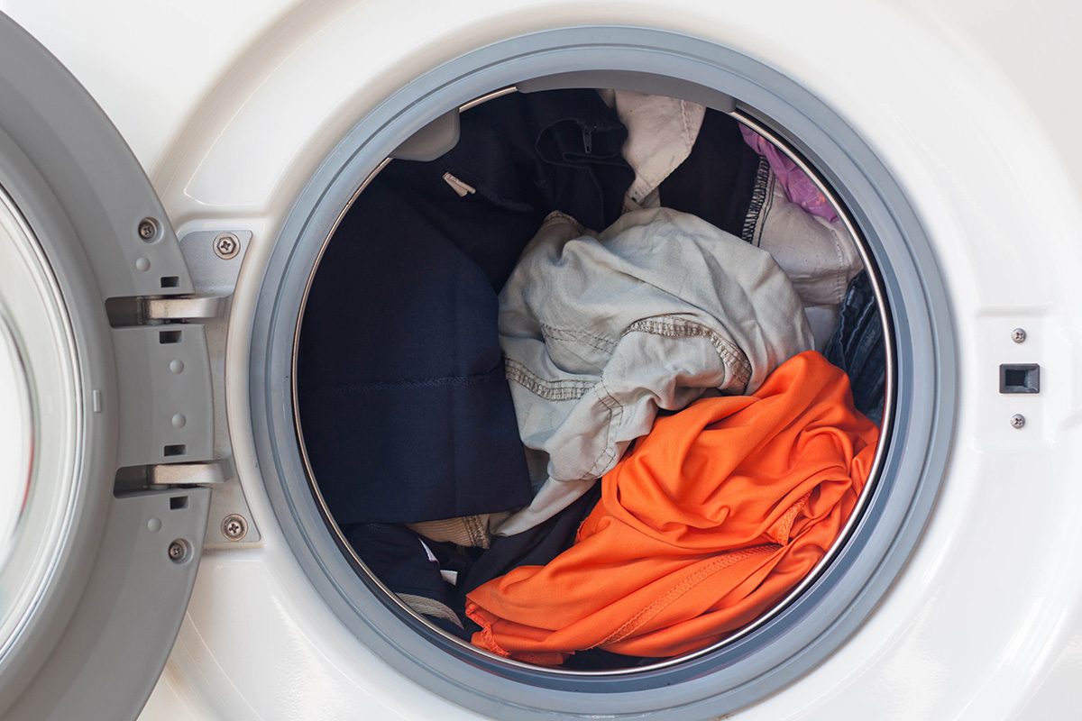 How Long It's Ok To Leave Wet Clothes In The Washing Machine Gettyimages 840898866