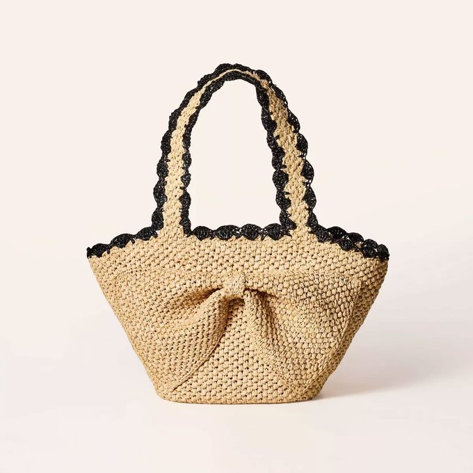 Woven tote bag with a bow design